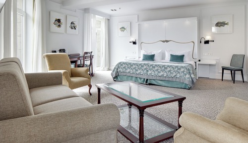 Grand Room, Balcony, City View