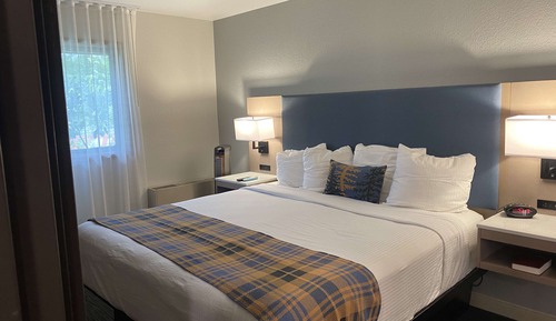 Standard Room, 1 Queen Bed, Accessible, Bathtub