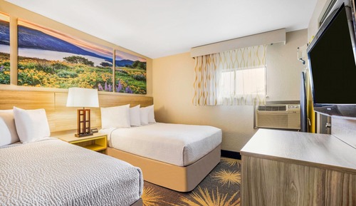Suite, Multiple Beds, Non Smoking (1st Floor Only)