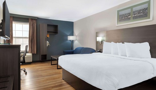 Suite, 1 King Bed, Non Smoking, Kitchenette (with Sofabed)