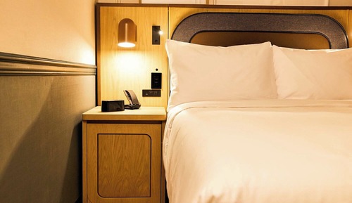 Single Room (Chic Solo Double)