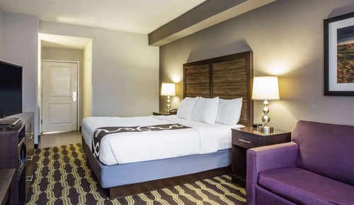 Deluxe Room, 1 King Bed, Non Smoking