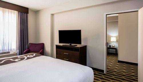 Deluxe Suite, 1 King Bed, Accessible, Non Smoking (Mobility Accessible)