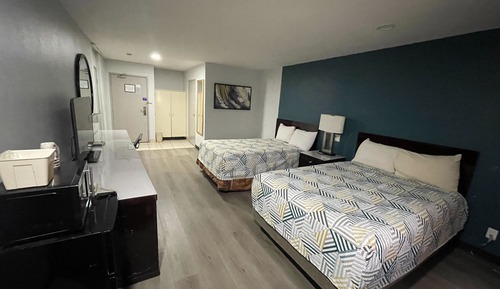 2 Double Beds, Accessible