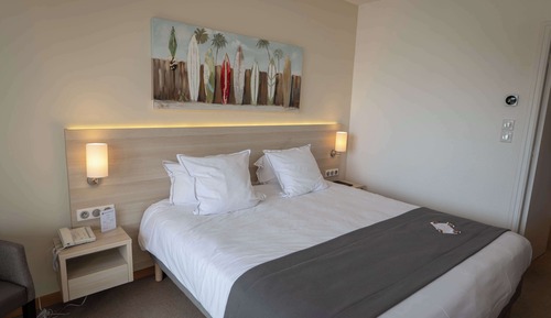 Comfort Room, 1 Queen Bed, Non Smoking, Balcony