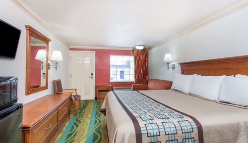 Standard Room, 1 King Bed, Smoking