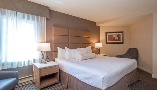 Suite, 1 King Bed, Non Smoking, Balcony (with Sofabed)