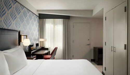 Room, 1 King Bed (Hearing Accessible)