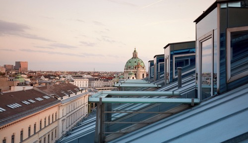 Junior Suite, 1 King Bed, Non Smoking, City View (Balcony)