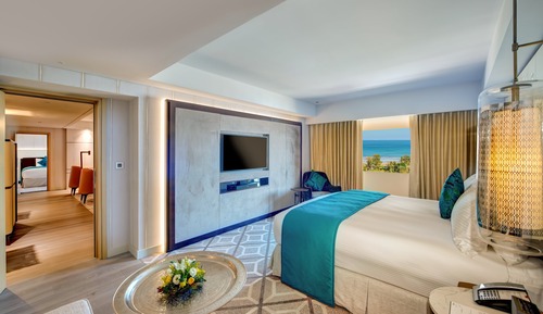 Suite, 1 King Bed, Balcony, Sea View