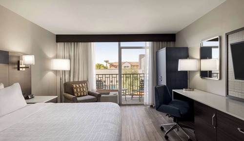 Room, 1 King Bed, Non Smoking, Pool View