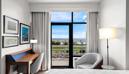 Room, 1 King Bed, Oceanfront (Non-Smoking), Ground Floor