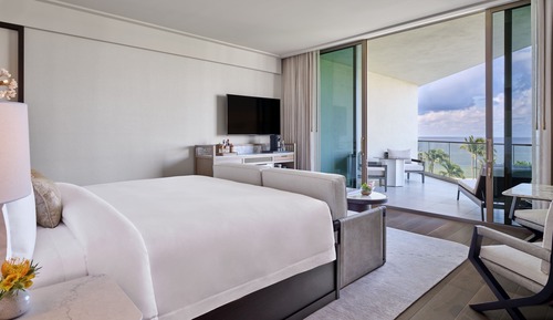 Deluxe Room, 1 King Bed, Non Smoking, Balcony