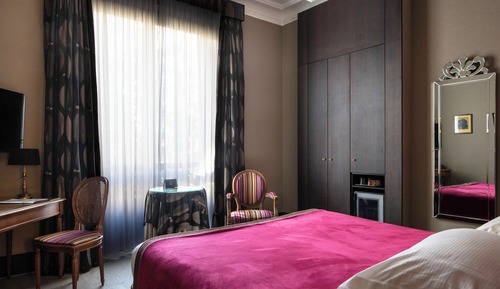 Superior Room - Free soft minibar, Chromecast - Snacks, digital press