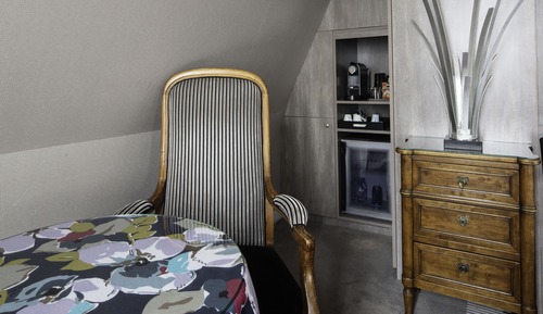 Standard Single Room - Free soft minibar, Chromecast - Snacks, digital press