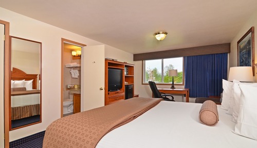 Standard Room, 1 King Bed, Non Smoking, Balcony (Oversized Room)