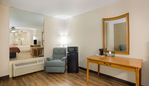 Room, 1 King Bed, Non Smoking