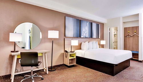 Business Room, 1 King Bed, Non Smoking