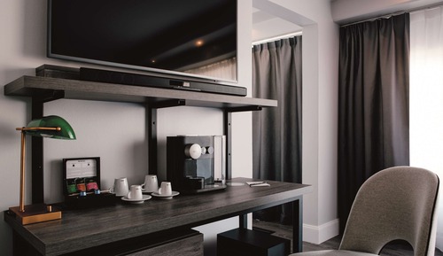 Suite (One Bedroom)
