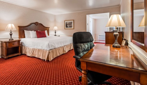 Standard Room, 1 Queen Bed, Non Smoking, Refrigerator & Microwave