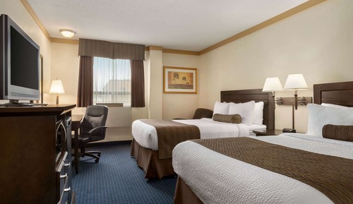 Room, 2 Queen Beds, Non Smoking, Jetted Tub (Upgraded)