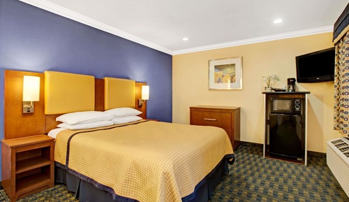 Room, 1 Queen Bed, Accessible, Non Smoking (Mobility/Hearing Impaired)