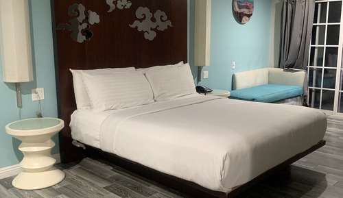 King Spa Suite w/ Private Balcony