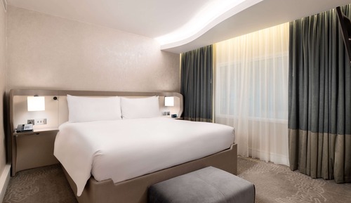 Junior Suite, 1 King Bed (With Lounge Access)