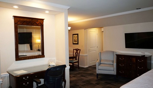 Deluxe Studio, 1 King Bed, Non Smoking