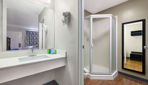 Deluxe Room, Multiple Beds, Non Smoking, Refrigerator & Microwave