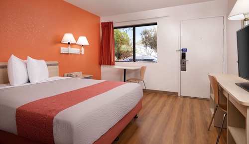 Standard Room, 1 Queen Bed, Accessible, Non Smoking