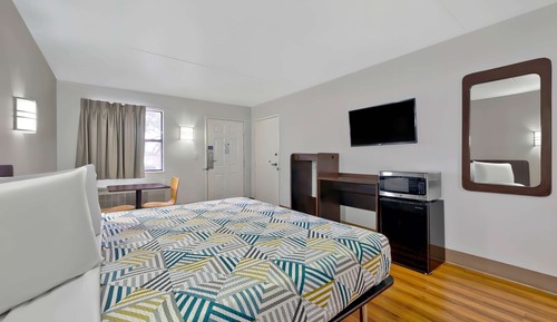 Standard Room, 1 King Bed, Accessible, Non Smoking