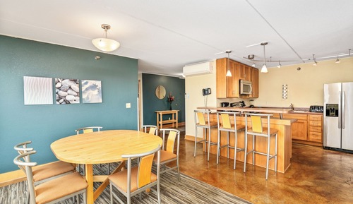 Suite, 3 Bedrooms, Partial Lake View