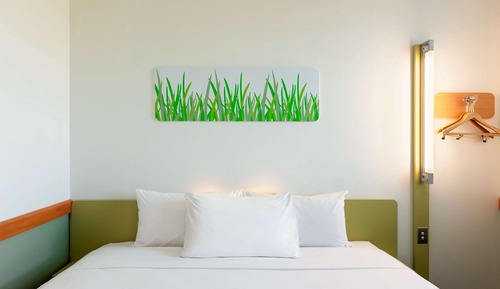 Room, 1 Queen Bed (Budget)