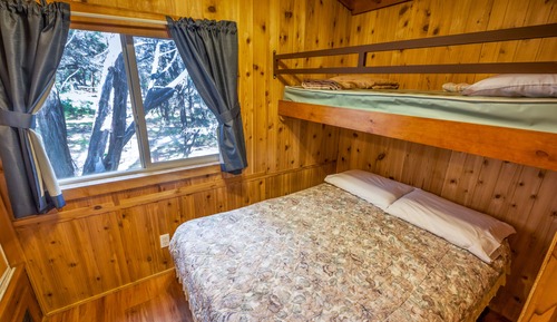 Cottage, Multiple Beds, Non Smoking, Kitchen ( Pets Allowed)