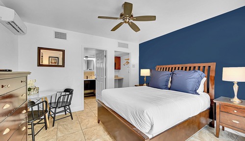 Poolside Paradise Suite - Queen Bed - A1