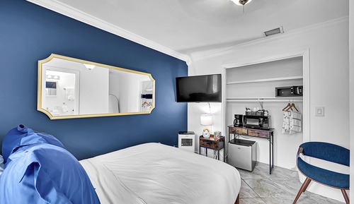 Inner Sanctum - Queen Bed - B0