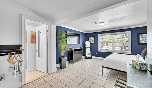 Sunset Suite - King Bed - B1