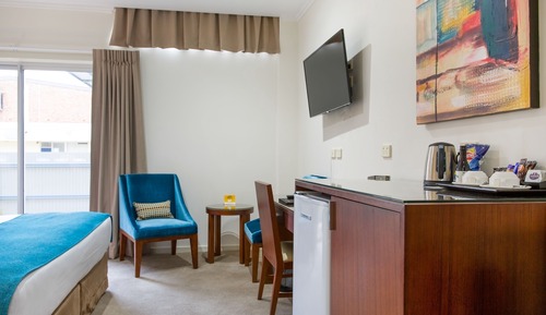 Room, 1 King Bed (Contemporary)