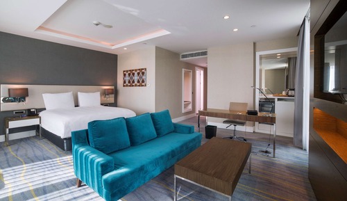 Suite, Corner