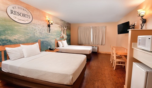 Resort Room, 2 Queen Beds (includes free water & theme park passes)