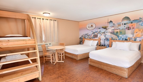 Resort Room, 2 Queen beds & 1 bunk bed (includes free water & theme park passes)
