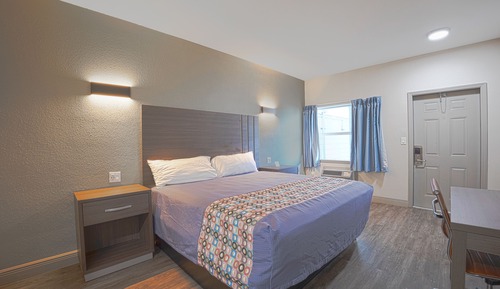Room, 1 King Bed, Non Smoking, Kitchenette