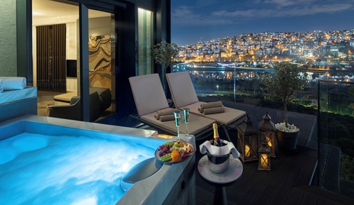 Suite, 1 King Bed (Golden Horn)