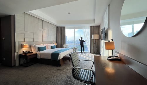 Premium Room, 1 King Bed, Smoking, Club Lounge Access
