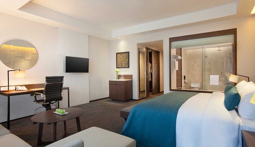 Junior Suite, 1 King Bed, Club Lounge Access