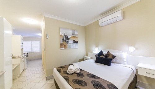 Standard Room, Multiple Beds, Non Smoking, Kitchenette