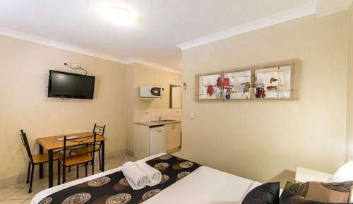 Deluxe Room, Non Smoking, Kitchenette (Deluxe Queen)