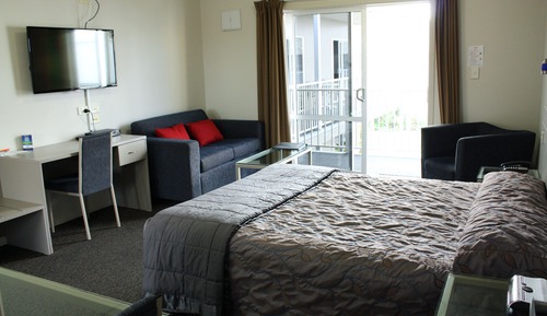 Standard Studio, 1 Queen Bed, Non Smoking, Kitchenette