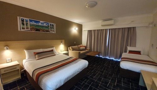 Deluxe Twin Room, Kitchenette (1 queen and 1 single bed)